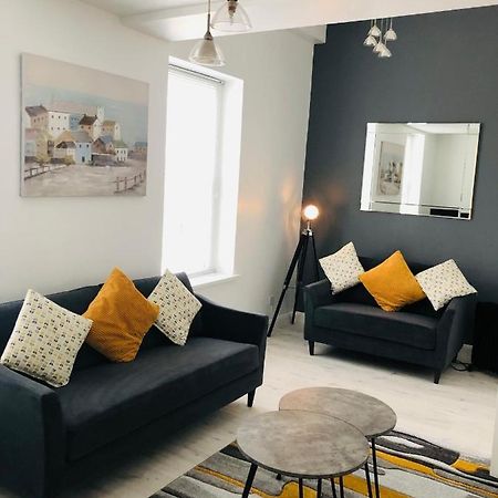 Spacious And Bright Town Centre Apartment Ballycastle Kültér fotó