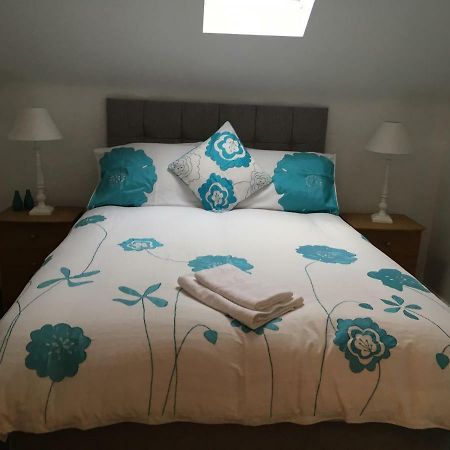 Spacious And Bright Town Centre Apartment Ballycastle Kültér fotó