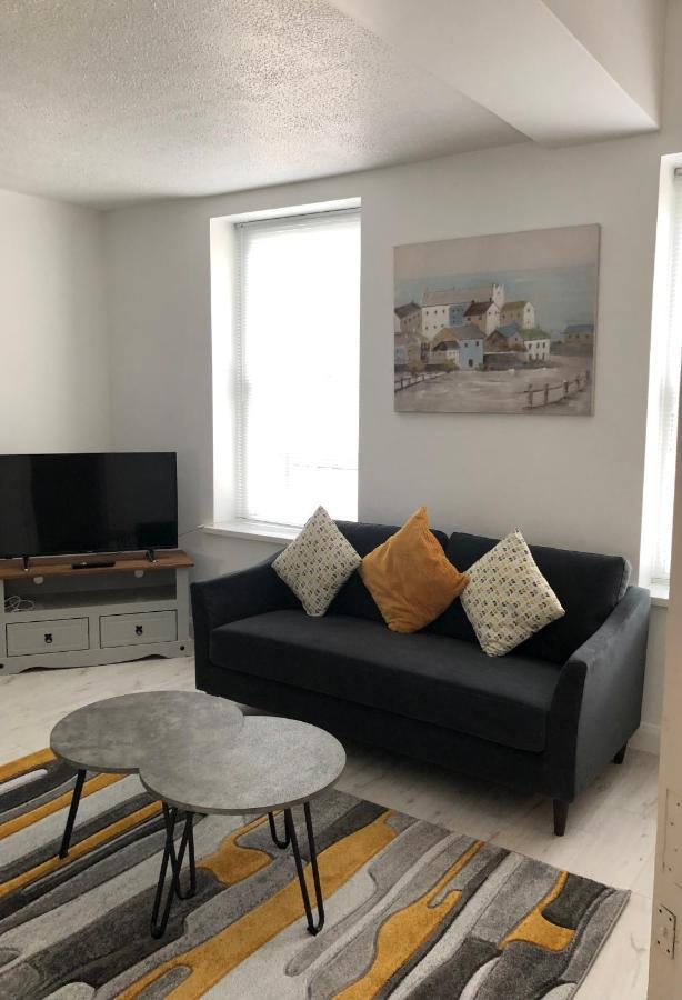 Spacious And Bright Town Centre Apartment Ballycastle Kültér fotó