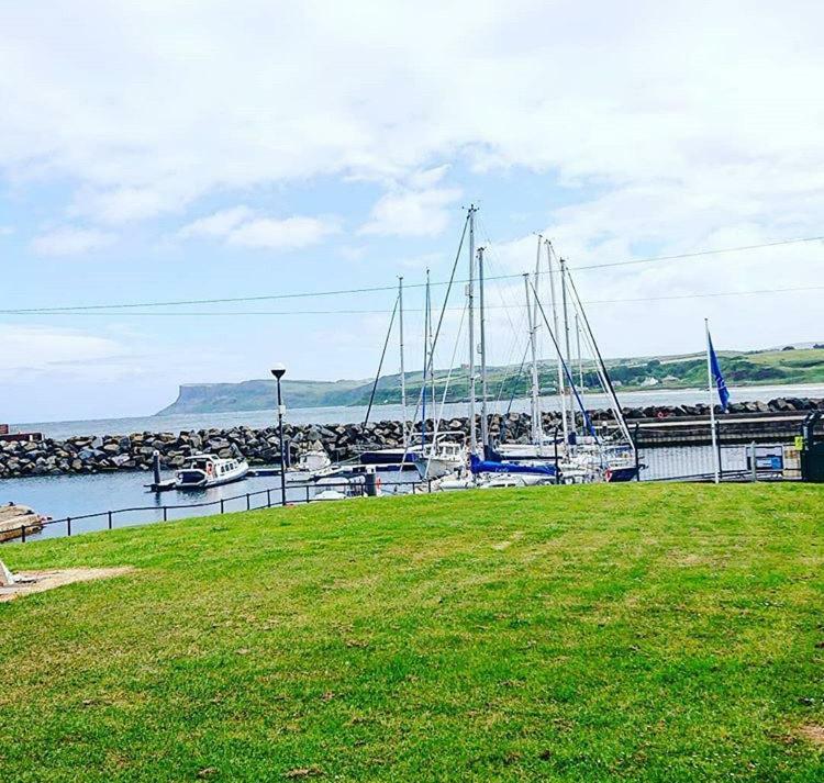 Spacious And Bright Town Centre Apartment Ballycastle Kültér fotó