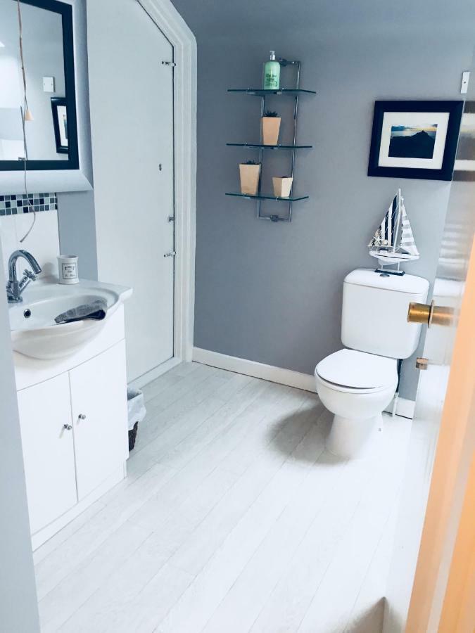 Spacious And Bright Town Centre Apartment Ballycastle Kültér fotó